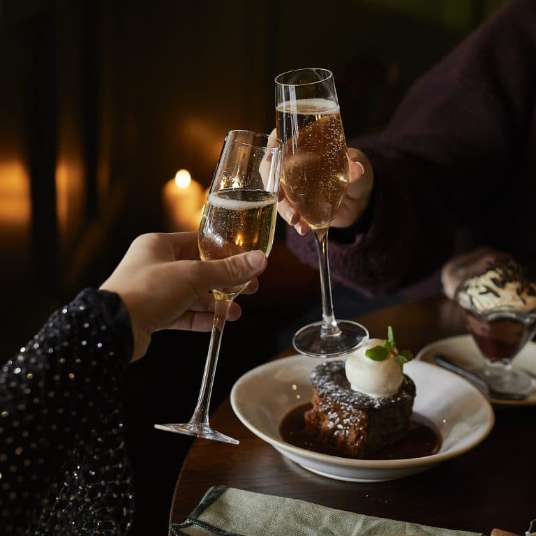 Cover Image for Complimentary Festive Fizz this Christmas at The Queen's Head