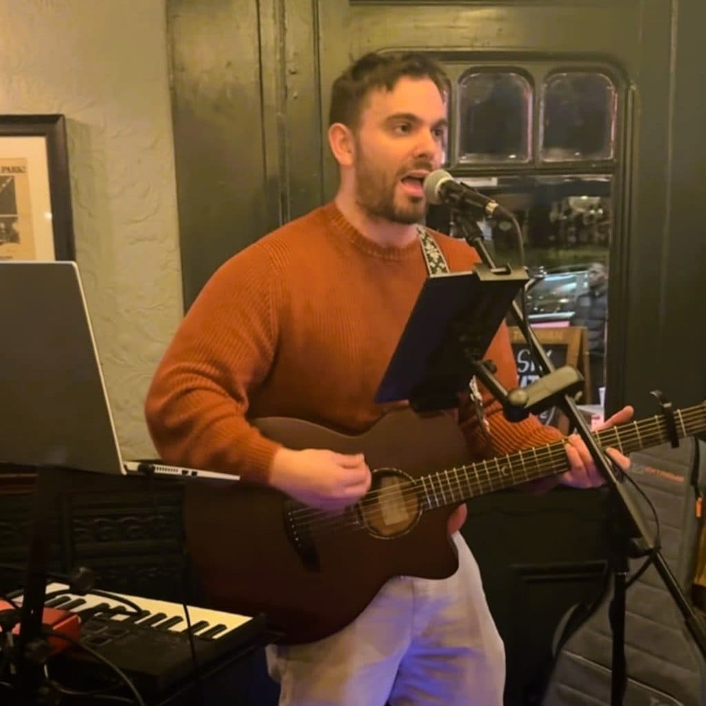 Cover Image for Live At The Local – The Queen’s Head presents DiggleSings – Friday 3rd April 2026