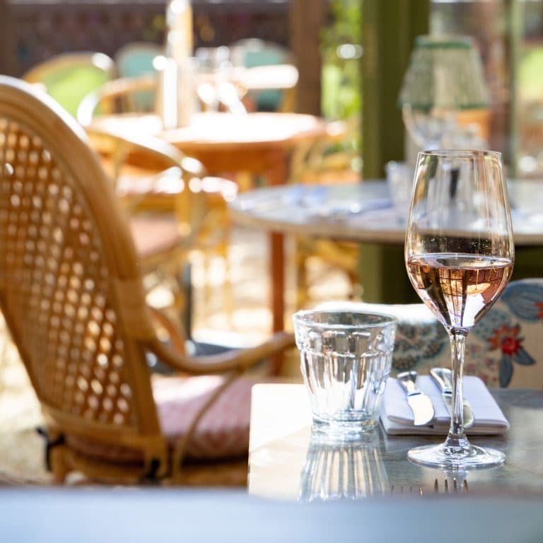 Cover Image for Let us treat you to a glass of complimentary rosé at The Queen's Head